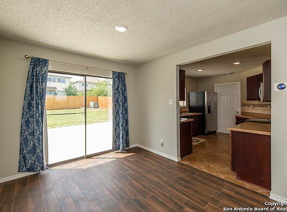 5th image of 7951 Cortland Oak