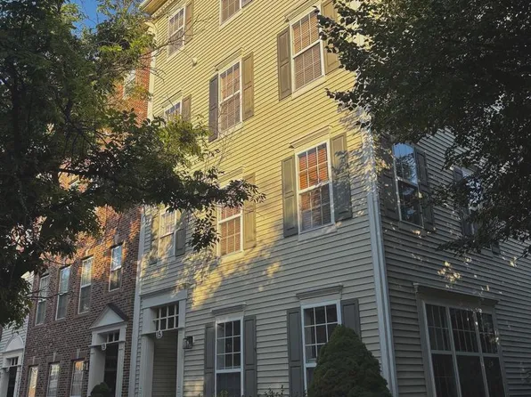 15 Swanton Ln Unit 200, Gaithersburg, MD 20878