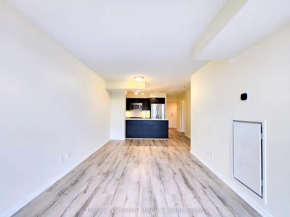 35 Bastion St #824, Toronto, ON M5V 0C2