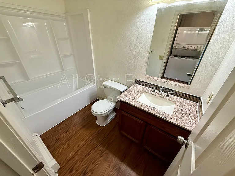 211 McCarrey St #2B — Photo 14