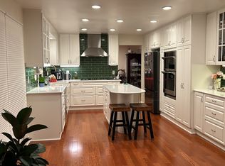 3660 Heatherwood Ct, Rochester Hills, MI 48309