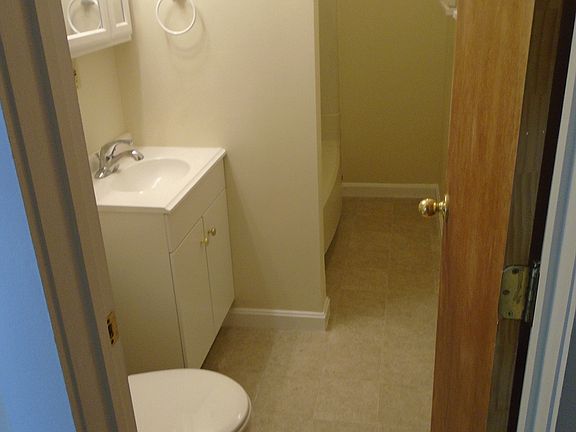5th image of 108 Ash St #B