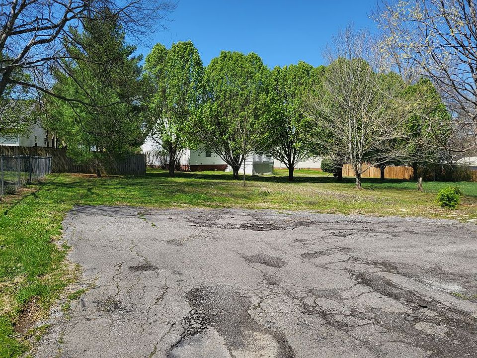 2nd image of 1711 Hamilton Dr