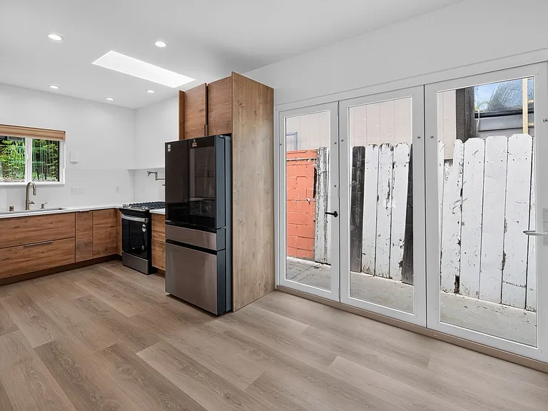 1216 Lagan Ave — Photo 5