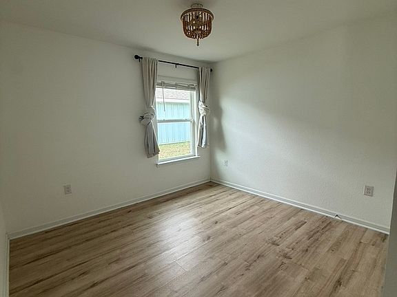 5th image of 287 Preston Way