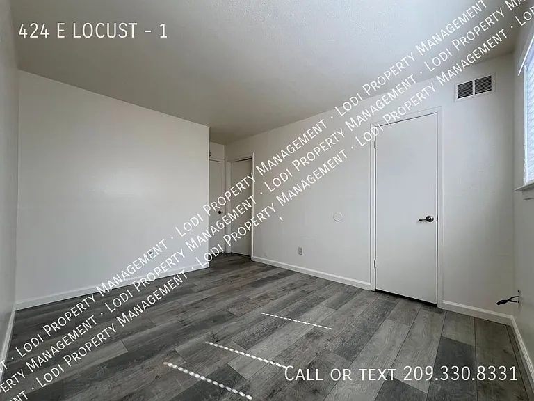 424 E Locust St #1 — Photo 9