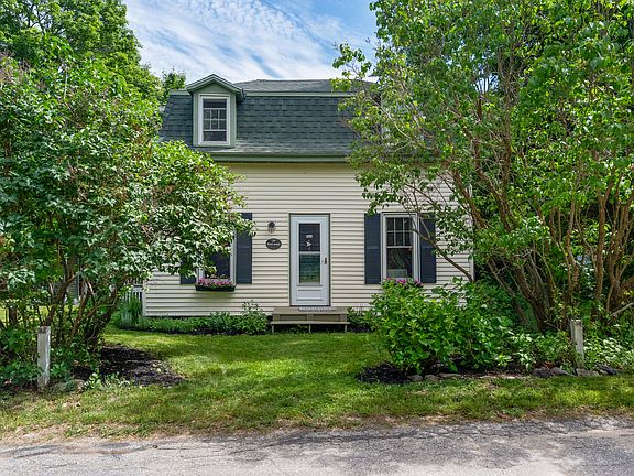 2nd image of 28 Beach Avenue