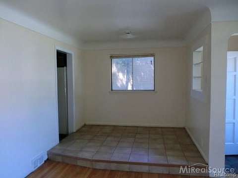 4th image of 23101 Manistee Ave