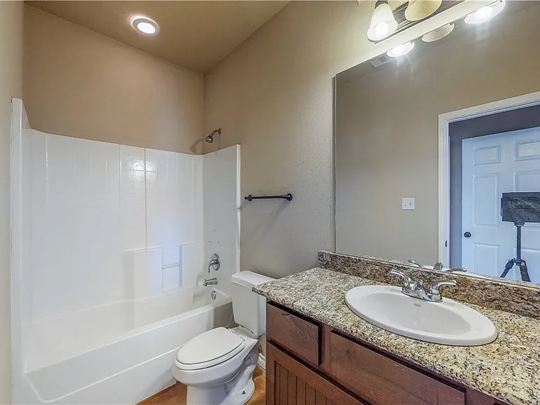 3414 Cullen Trl — Photo 11