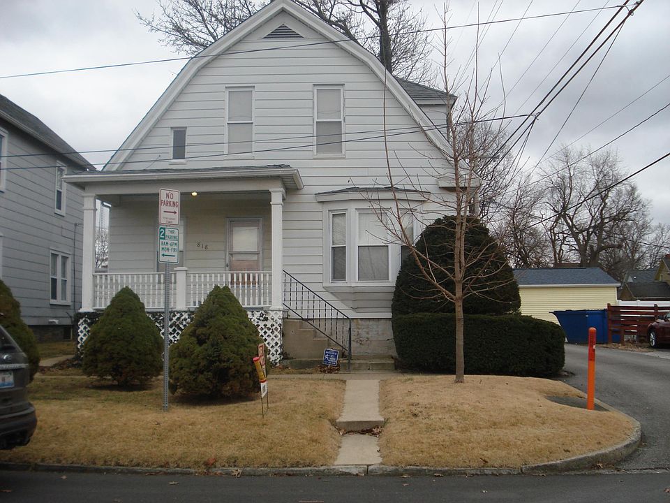 818 East Cass Street is a 3 bedroom home located very near the State Police headquarters and the Springfield Clinic main campus.