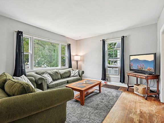 5th image of 47 N Green St