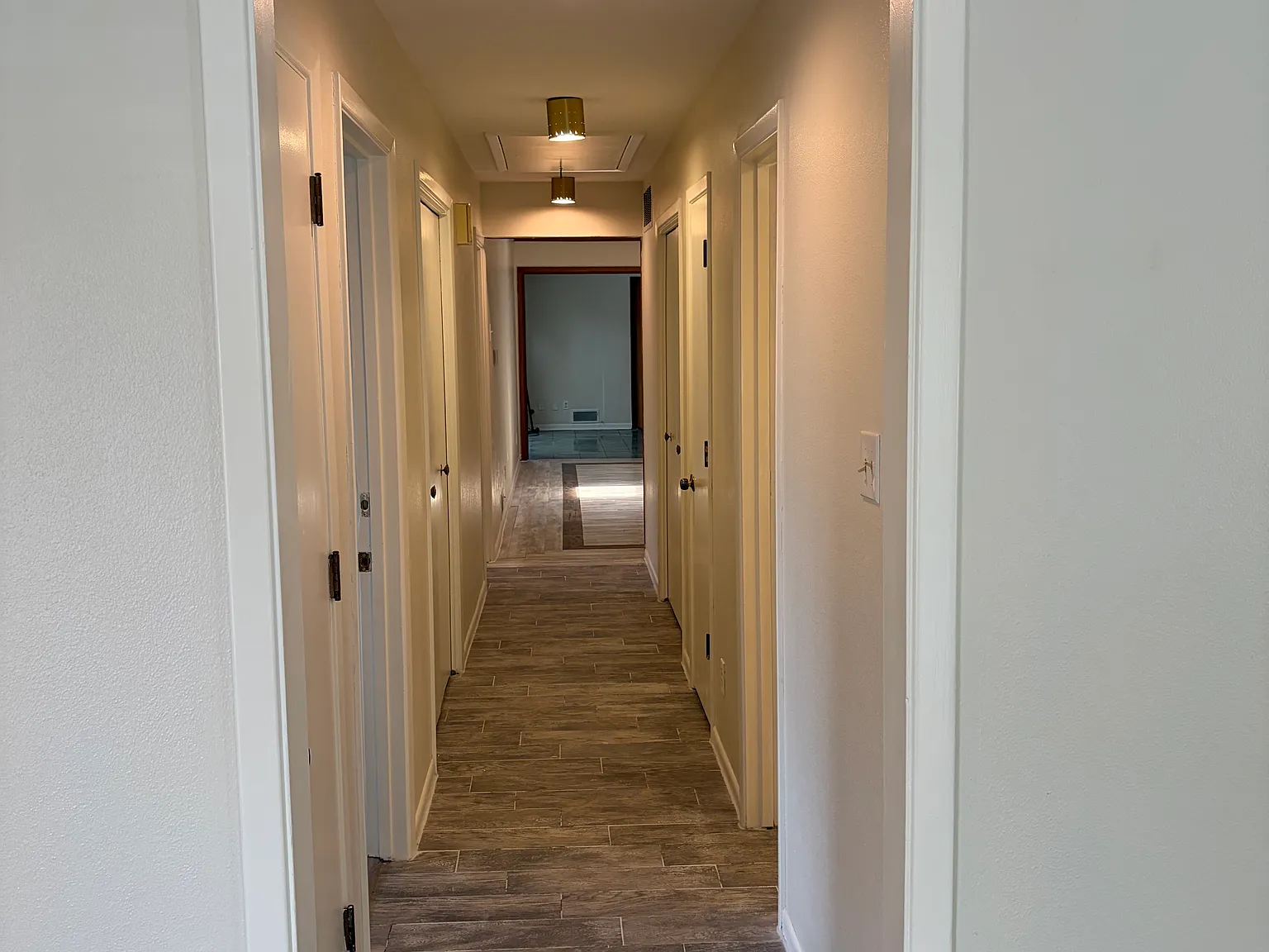 2 bed, 2422 sqft, $2,000 — Photo 4