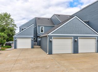 215 N Shore Dr APT 2, South Haven, MI 49090