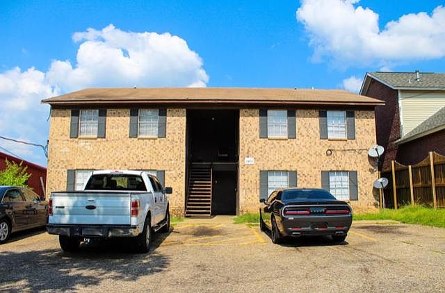1st image of 1003 E Burleson St APT 1