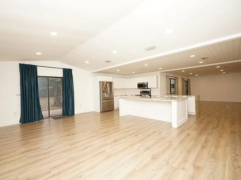 2419 Rocky Shores Dr — Photo 17