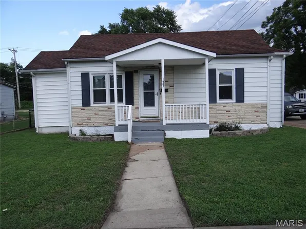 127 E 2nd St, De Soto, MO 63020