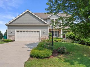 W141N10568 Wooded Hills Dr, Germantown, WI 53022