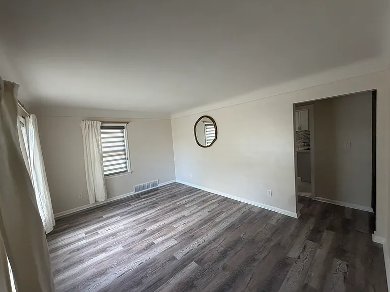 1784 Venice St — Photo 9