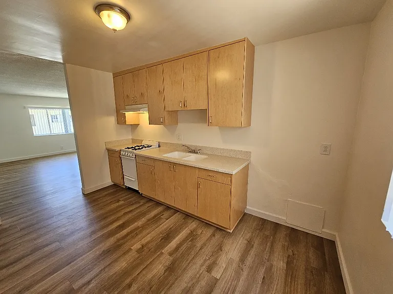 12522 Paramount Blvd #17 — Photo 4