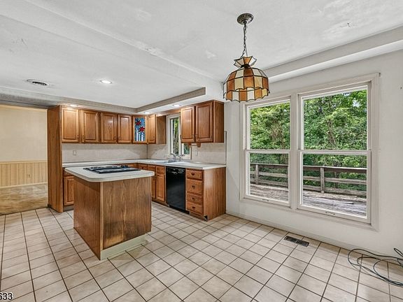 2nd image of 22 Forest Ln