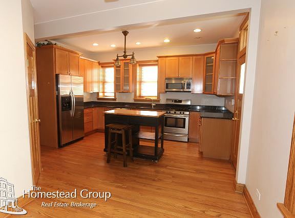 4th image of 1514 W Montrose Ave #1