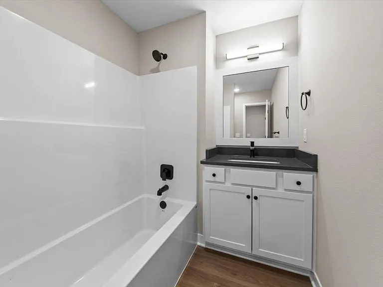 4614 Forest Ave — Photo 16
