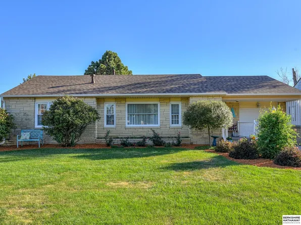 1667 Parkview Dr, Fremont, NE 68025