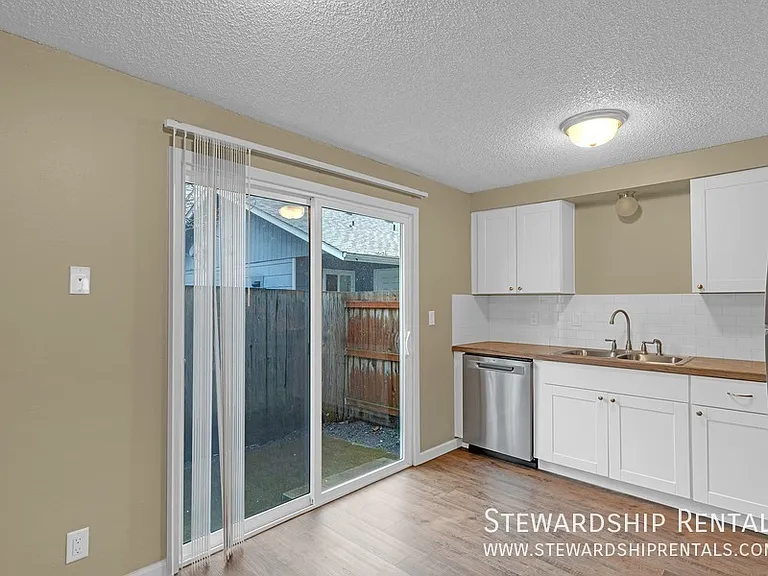 1170 Grant Aly #A — Photo 6