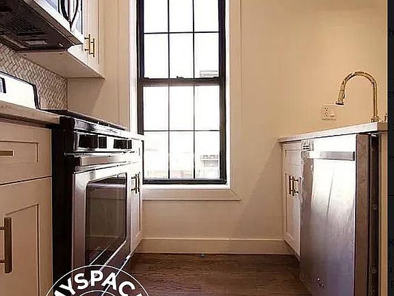 2nd image of 135 Erasmus St #2