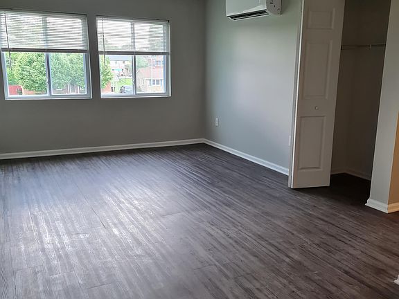 2nd image of 115 Southview Dr #3
