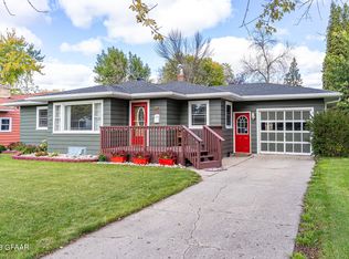 502 Park Dr, Grand Forks, ND 58201