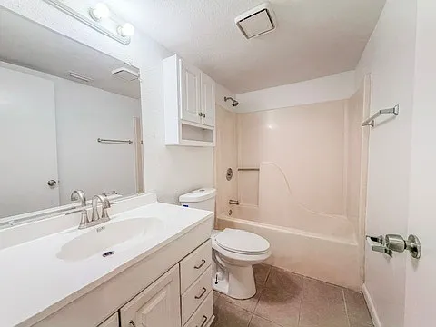 1870 Agora Circle Southeastunit #104 — Photo 9