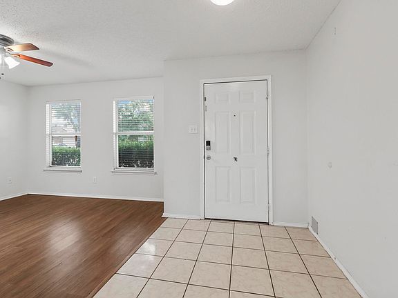 3rd image of 1579 Chivalry Ln