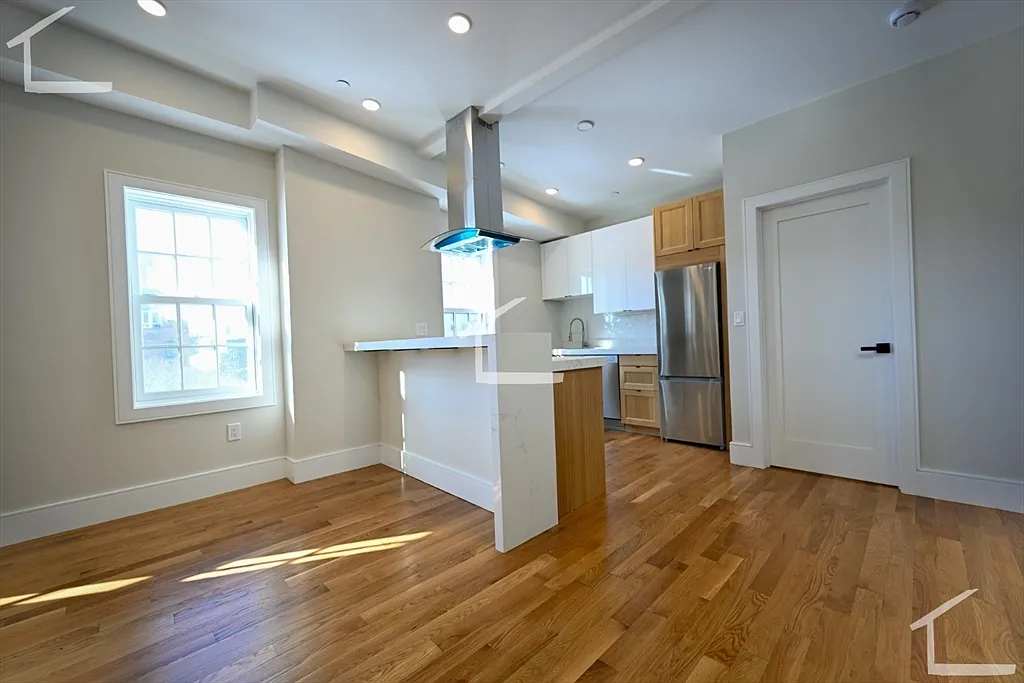 3 bed, 2.0 bath, 1200 sqft, $6,750 — Photo 1
