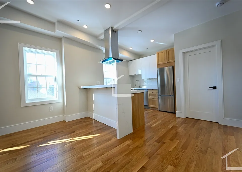 18 Winchester St #9