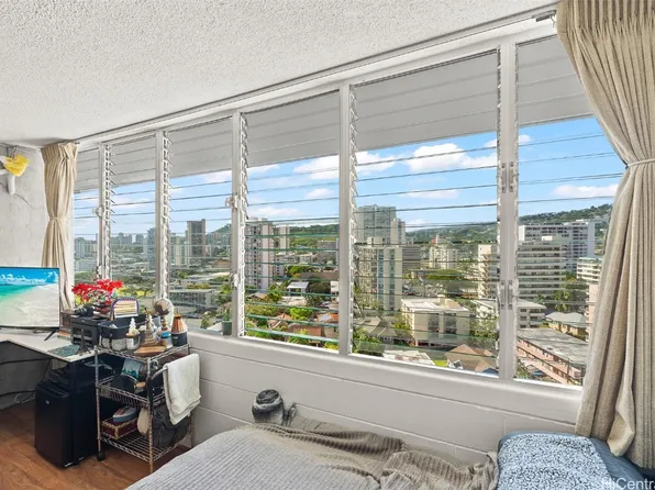 1550 Wilder Ave APT A1306, Honolulu, HI 96822