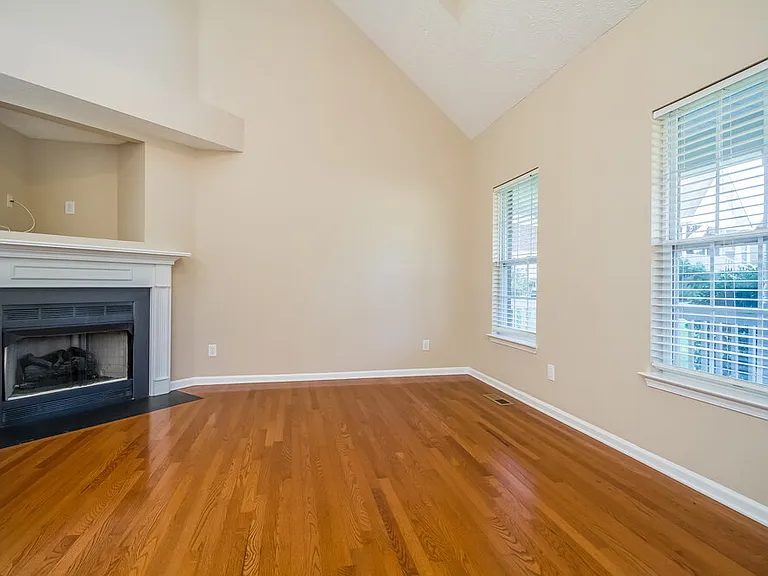 704 Parrish Point — Photo 3