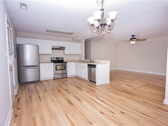 4th image of 836 Donnell St