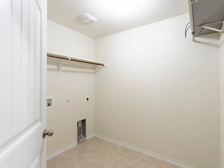 1009 Riverstone Trl — Photo 12
