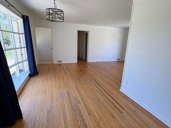 5th image of 24975 Franklin Park Dr