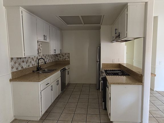 2nd image of 1607 E 1st St
