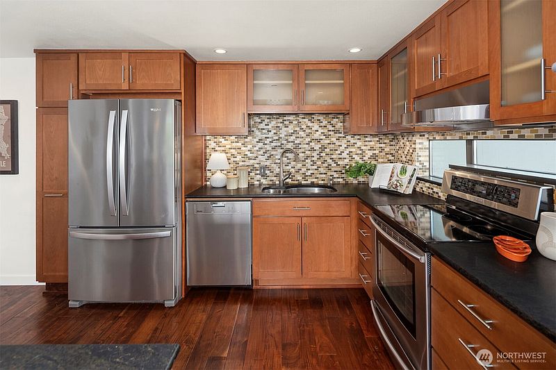4th image of 1101 Seneca Street #801