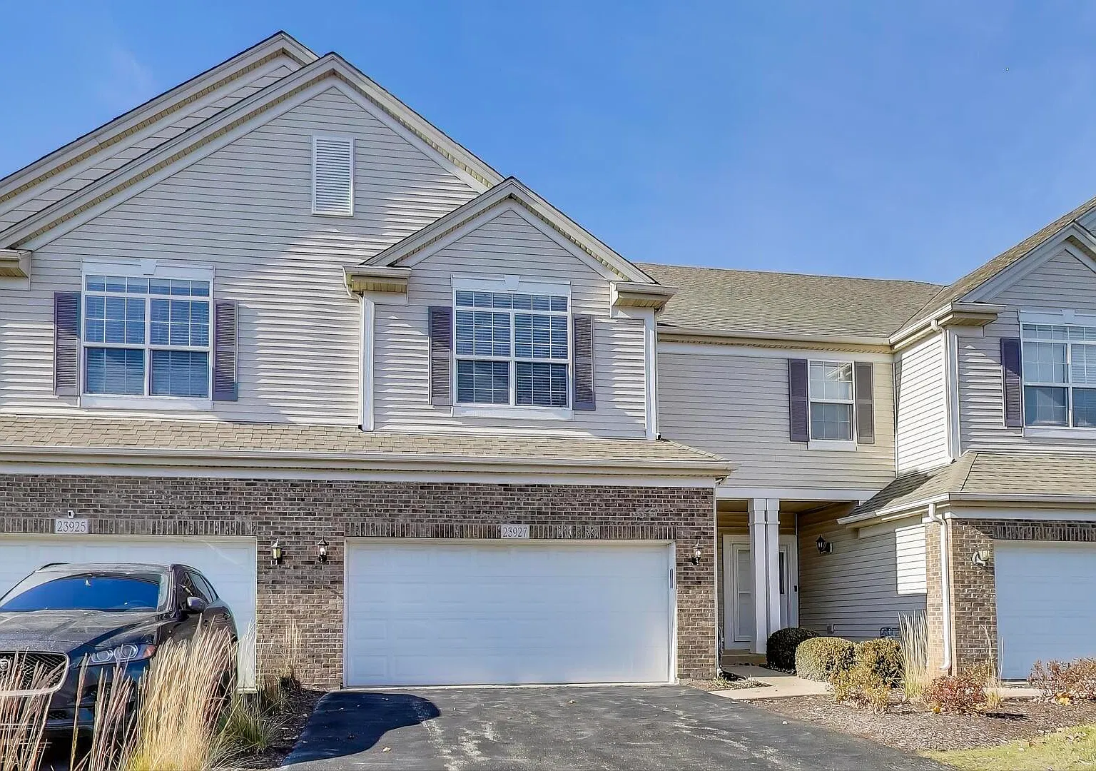 3 bed, 3.5 bath, 2575 sqft, $2,900 — Photo 1