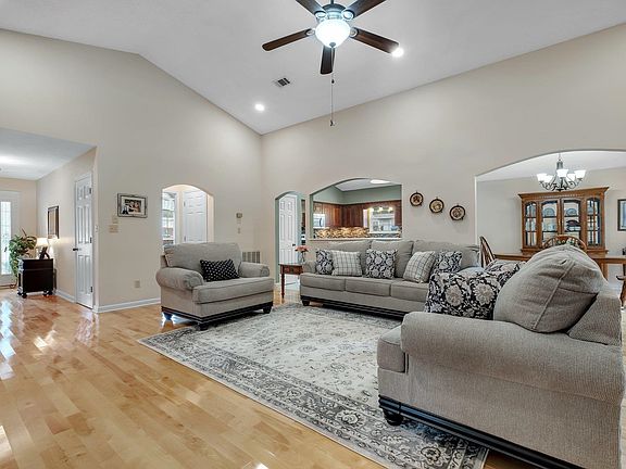 5th image of 9030 Foxwood Dr N