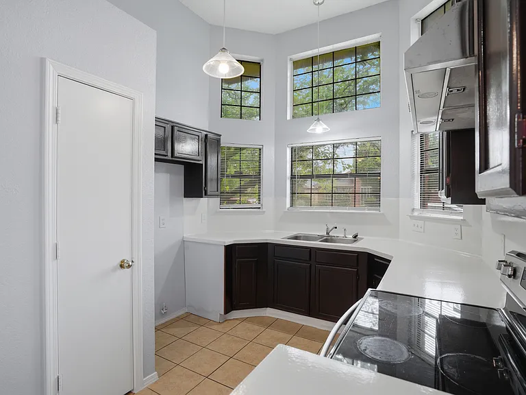 2540 Winter Oak St — Photo 5