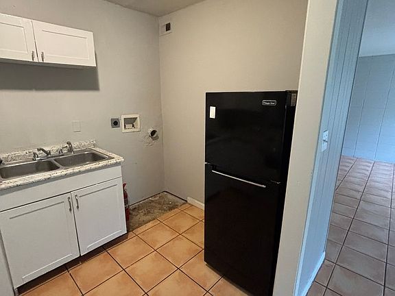 3rd image of 1632 Highland St APT 10