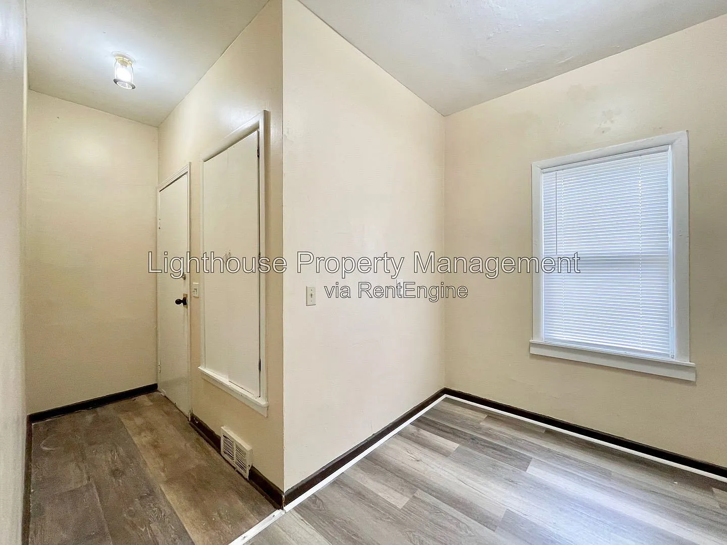 1 bed, 1.0 bath, $895 — Photo 2