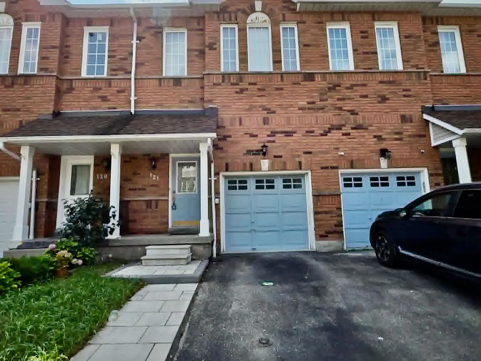 4 bed, $2,900 — Photo 1