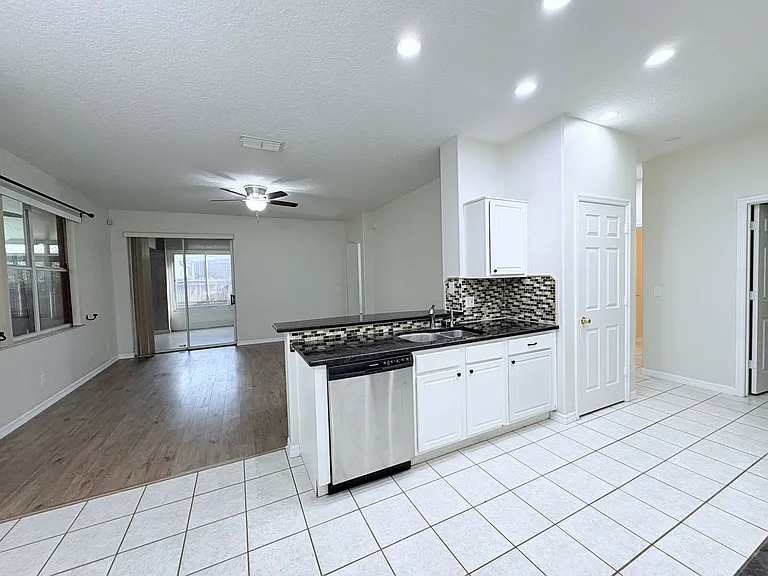 4616 Riverton Dr — Photo 7