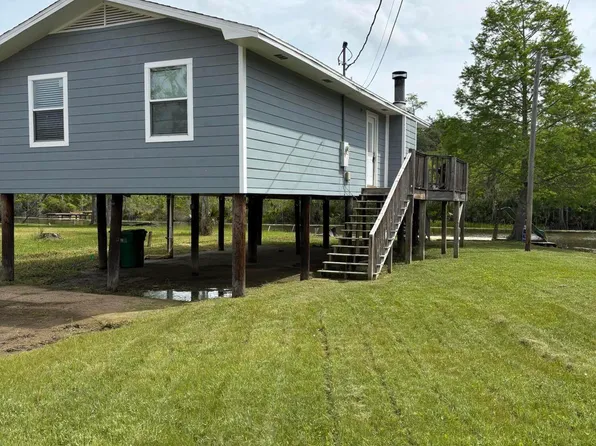 8933 Riverlodge Dr, Moss Point, MS 39562